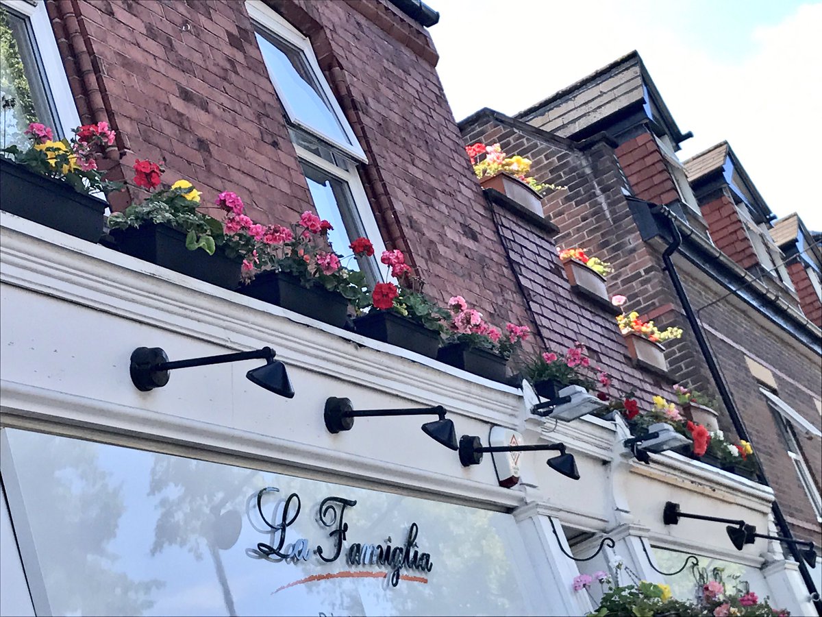 AltyinBloom's tweet photo. An excellent example from @LaFamigliaHale #Hale using a bit of imagination to beautify #business exterior #Altrincham https://t.co/QZtB4xUsfW