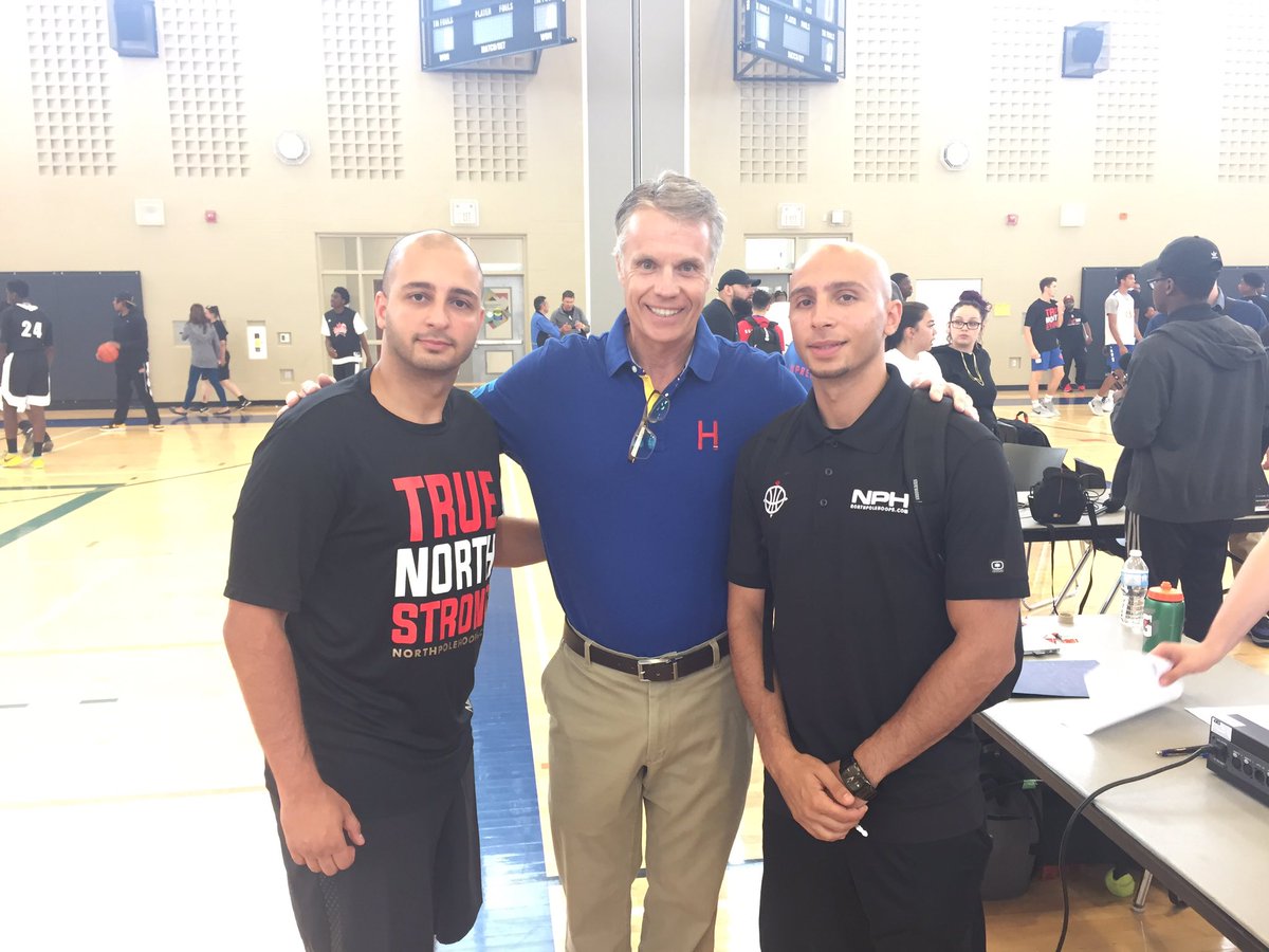 krisbibblez's tweet photo. Thank you to the mayor of Burlington @RickGoldring for coming out to support the @CanadianNIT tournament. #northpolehoops #gamespeaks https://t.co/ai5SFrUCDU