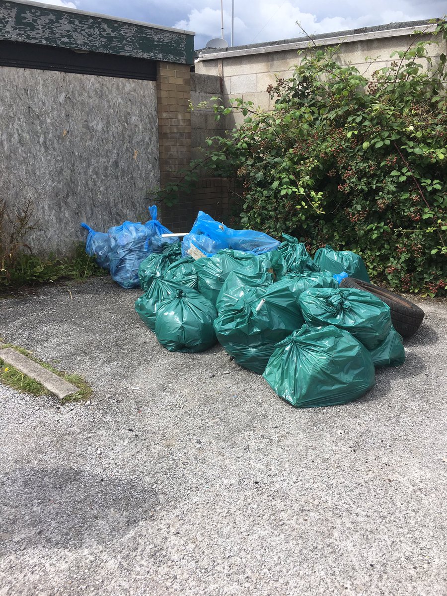 BloomMiddleton's tweet photo. Another #actionday at #Startaxi rank collecting 25 bags of #rubbish https://t.co/E61JWm7OWr