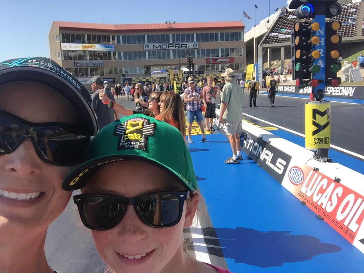 JodiStemler's tweet photo. #NHRAselfie by the tree at the @OfficialMOPAR #MileHighNationals  @Bandimere. Gorgeous day for racing! https://t.co/6r6KeDgMZe