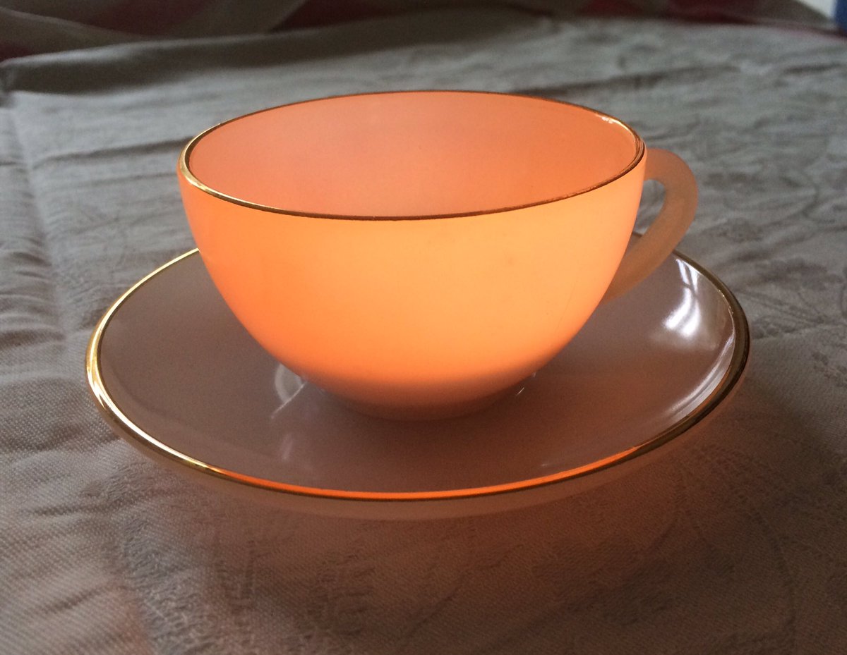 MBsvintage's tweet photo. Sourcing tea cups today for a lovely local candle company. Think these could be winners https://t.co/xyHzUC2xBr