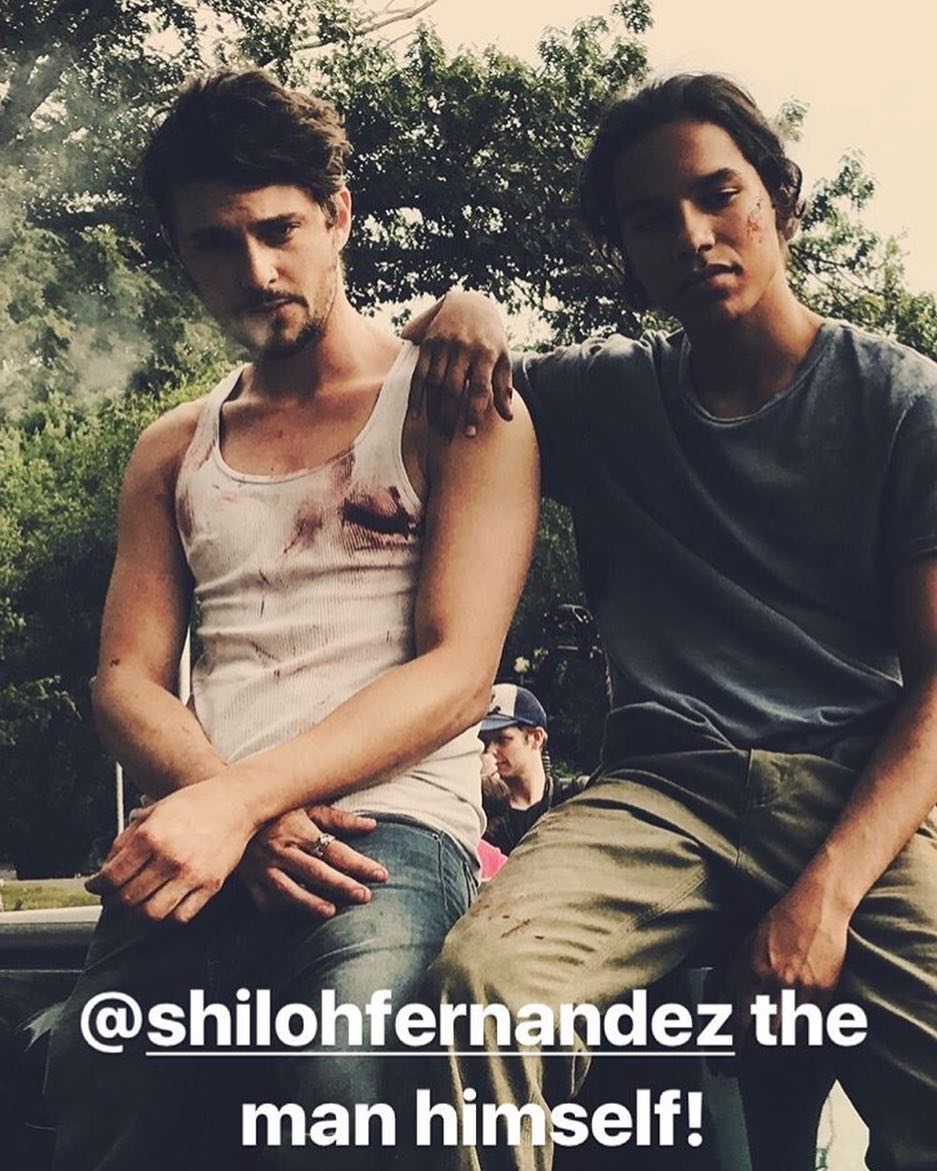 ShilohFSource's tweet photo. Sweeet @shilohfernandez on set! #greendolphin Thanks to @tylerdeanflores for the pic! #shilohfernandez https://t.co/J5j1fl67U9