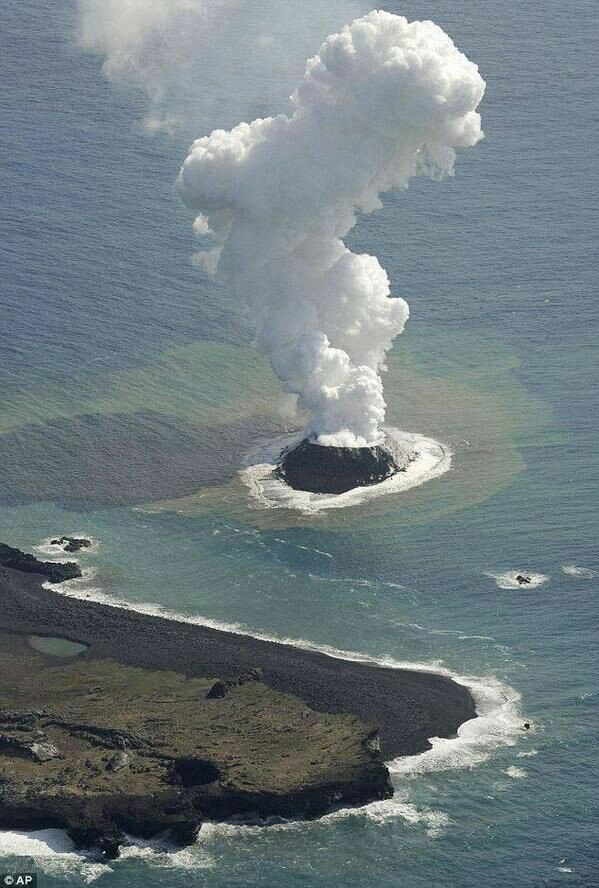 GeologyTime's tweet photo. New Baby #Volcano Erupts off coast of Japan. https://t.co/Sp7K25uTiZ