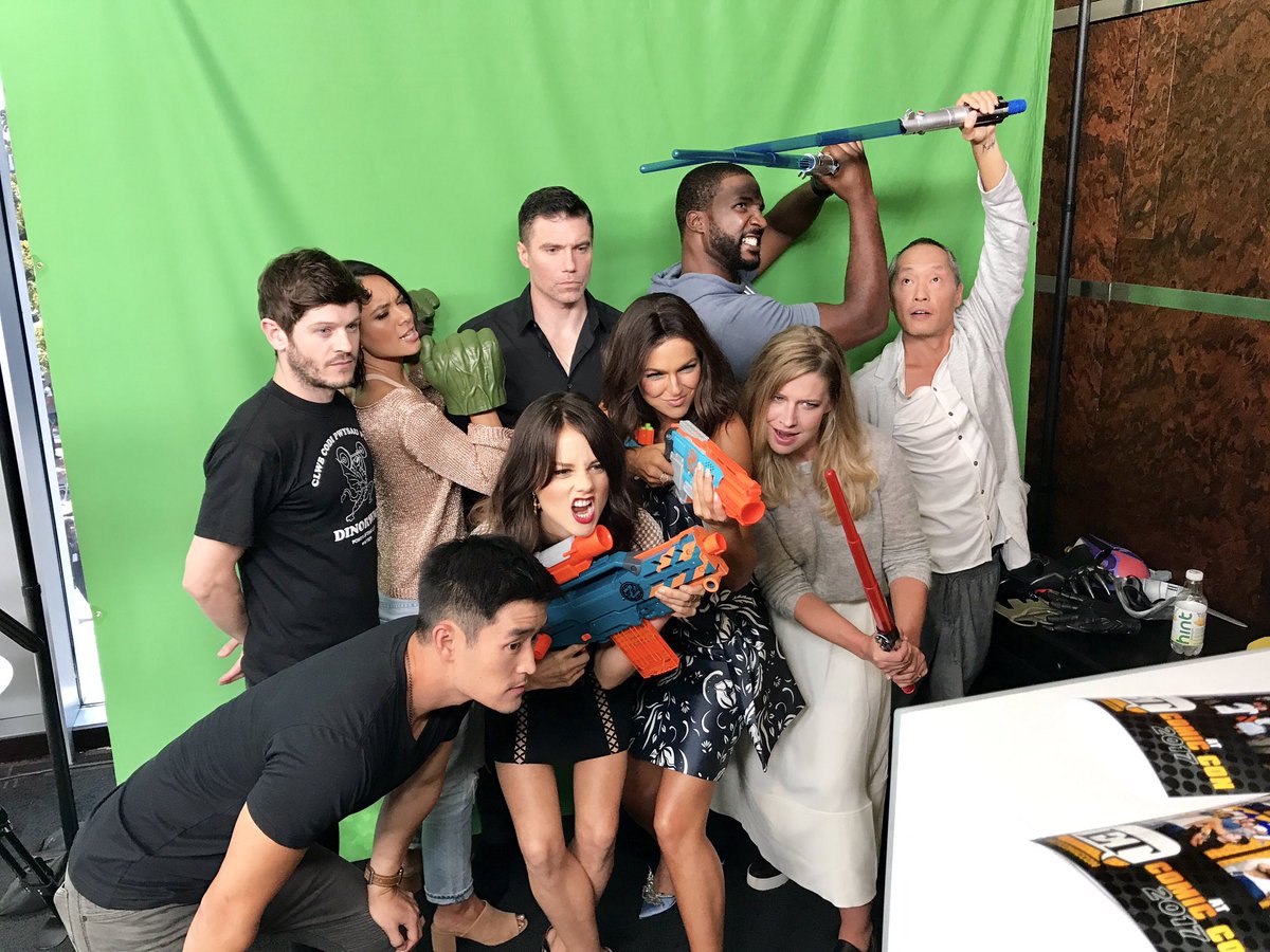 ABCNetwork's tweet photo. The cast of Marvel's #Inhumans had a blast at their first Comic-Con! @theinhumans #MarvelSDCC #SDCC https://t.co/jpqJm07TRE