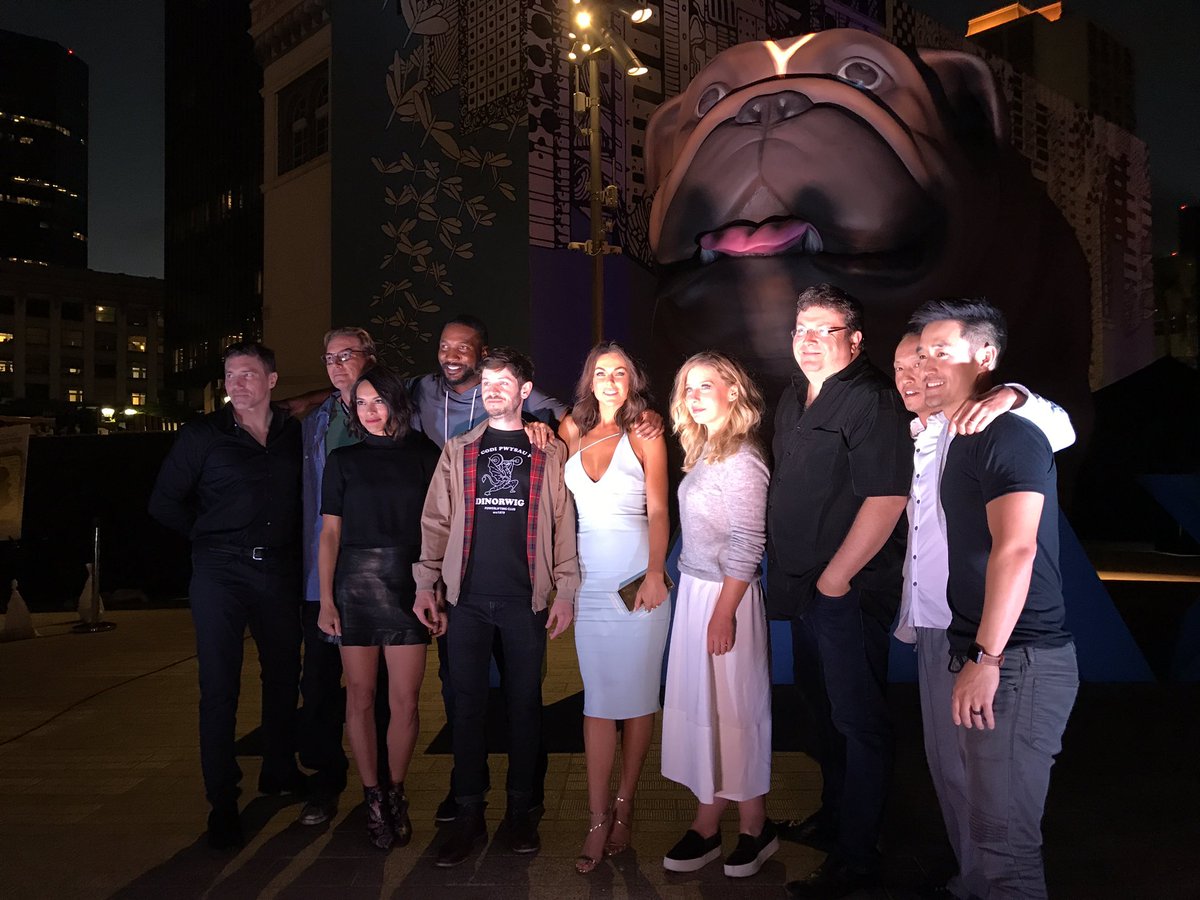 ABCNetwork's tweet photo. The cast of Marvel's #Inhumans had a blast at their first Comic-Con! @theinhumans #MarvelSDCC #SDCC https://t.co/jpqJm07TRE