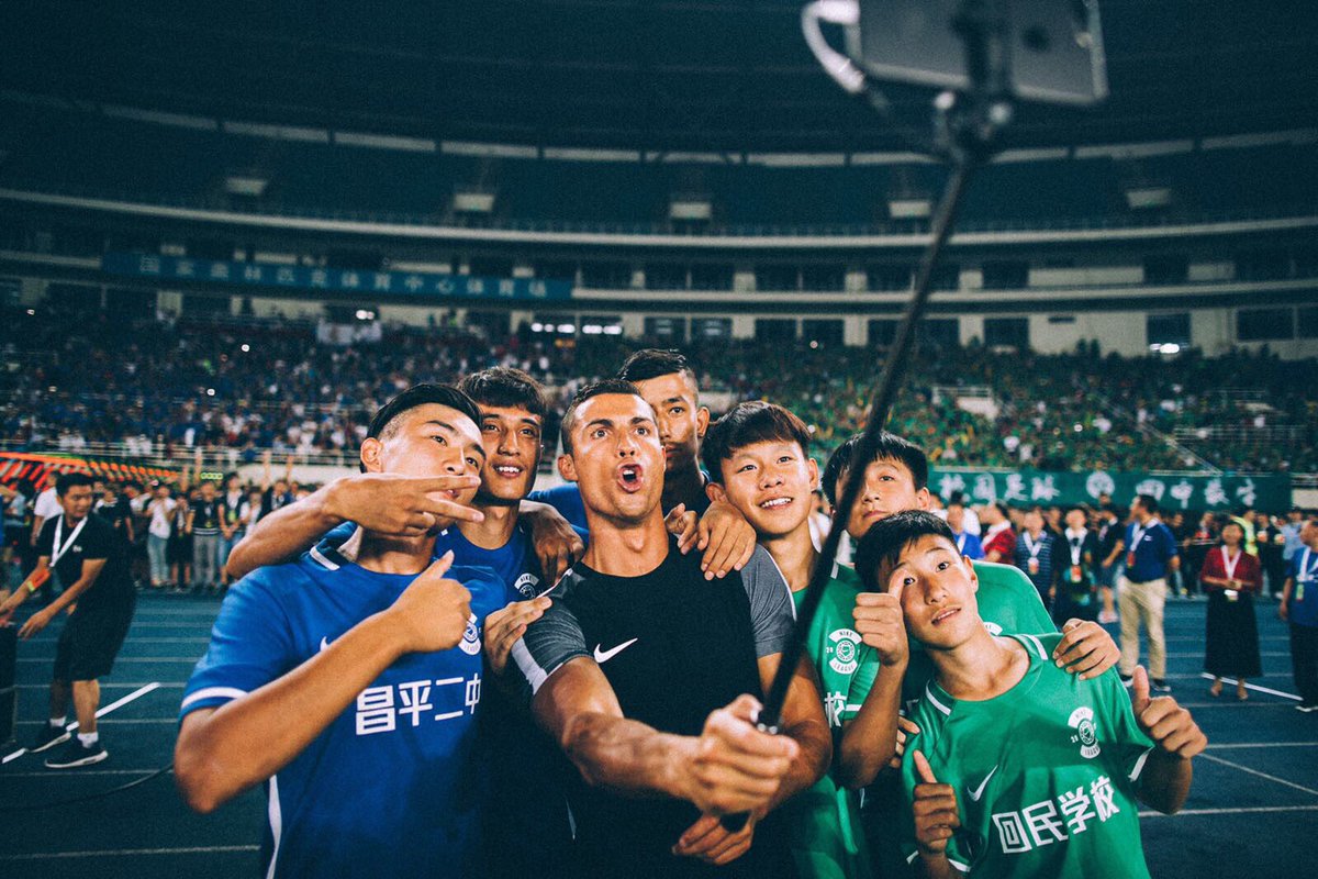 INEFABLE10's tweet photo. Congratulations to the Nike League champions. The future of  football is yours. Work hard and #Playfree #CR7LIVE  https://t.co/QHAI5gXC8Q
