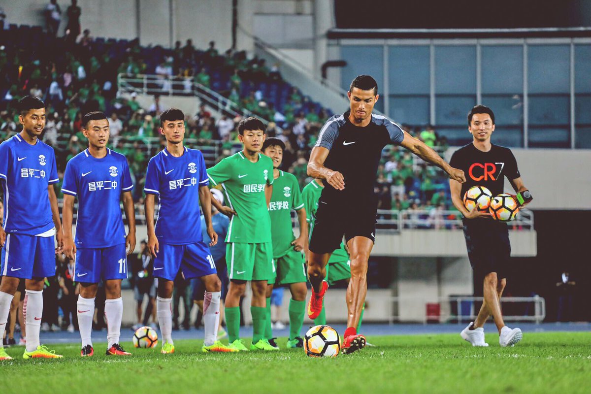 INEFABLE10's tweet photo. Congratulations to the Nike League champions. The future of  football is yours. Work hard and #Playfree #CR7LIVE  https://t.co/QHAI5gXC8Q