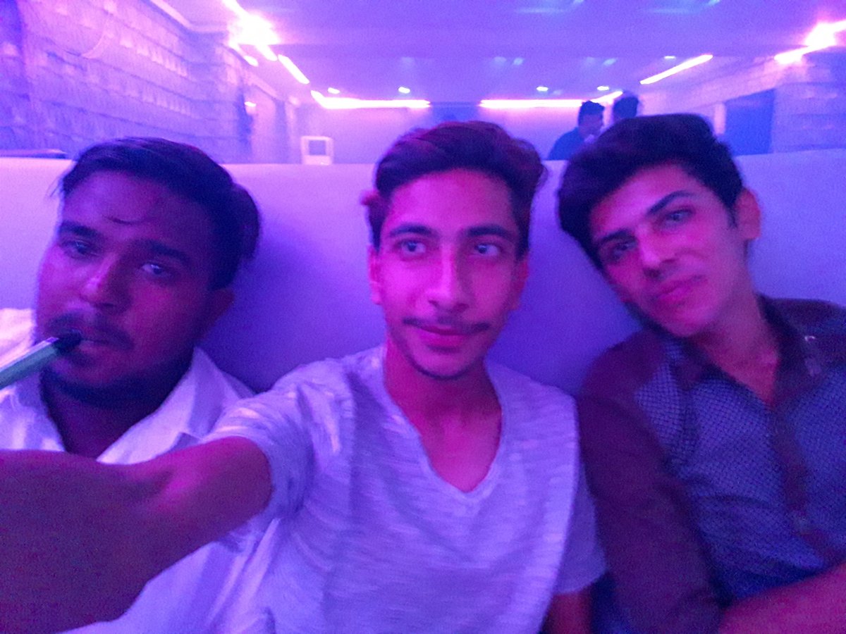 Chanzaib_Rajput's tweet photo. Shisha with friends https://t.co/0OtYsqmFaY