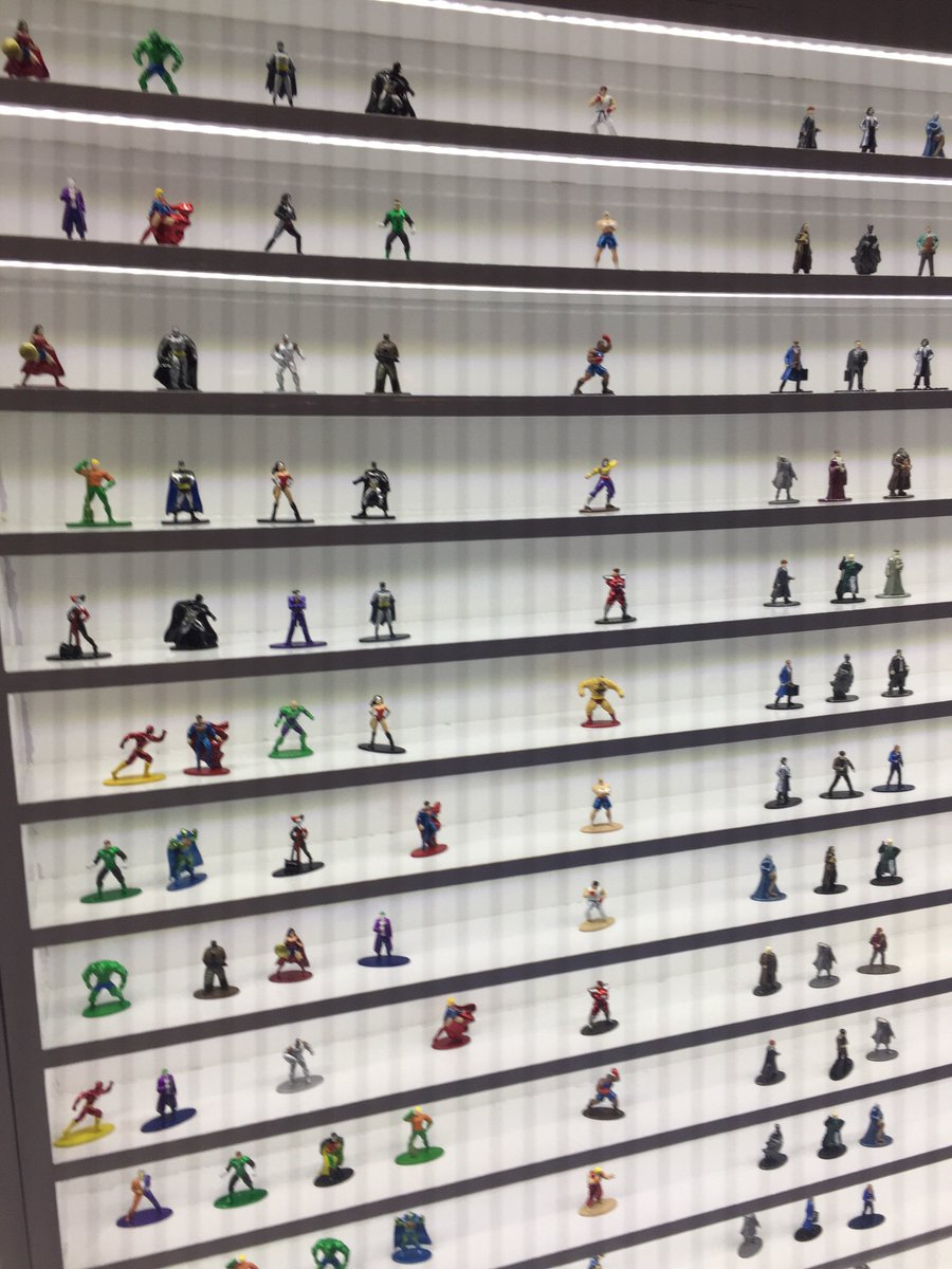 canza's tweet photo. @metals_diecast @METAL_DIECAST #SDCC2017 https://t.co/UTfTK1LfgG
