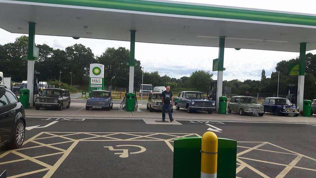 crm_auto's tweet image. Petrol station take over today with a trip out to Llangollen #crmautosolutions #classicmini #mini #oldmini #restor… ift.tt/2eG6yoA