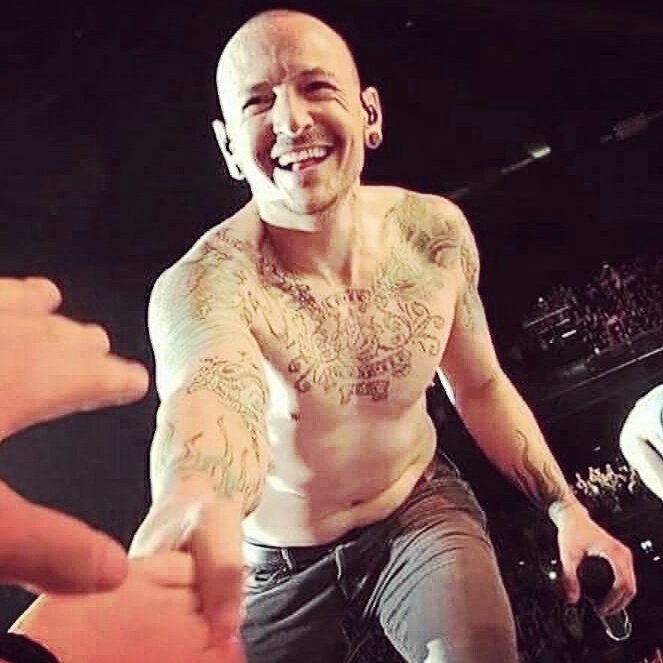 trappedtitled's tweet photo. no sadness, no bad memories, just enjoying this positive energy!
#RIPChester https://t.co/FFTz6pLIaB