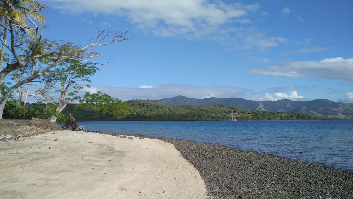 inspirationsail's tweet photo. Looks like New Zealand but its Fiji. https://t.co/igBJaZTGnz
