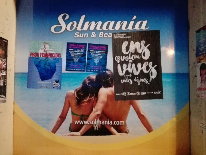 EndavantGracia's tweet photo. A #GràciaSobirana ens passem l'operació bikini per la xona! La pressió estètica és violència! #NoSomObjectes ! #ProuFeminicidis ! https://t.co/Uiii0niLvO