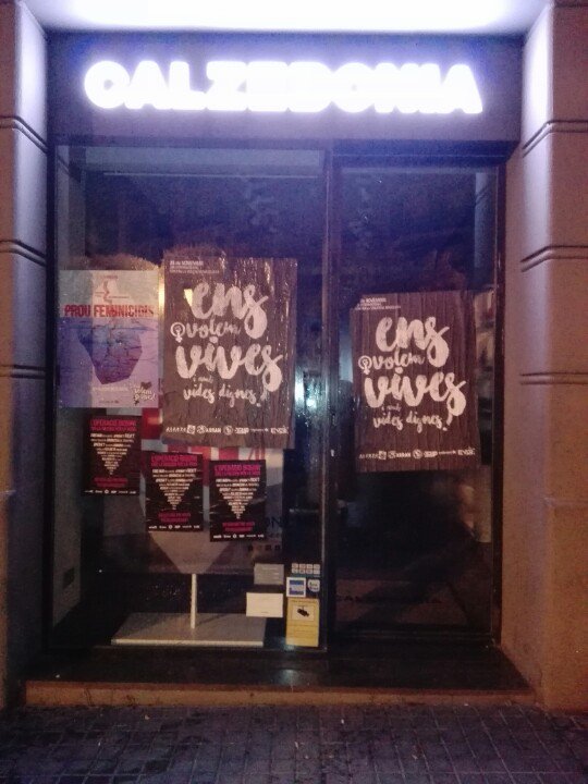 EndavantGracia's tweet photo. A #GràciaSobirana ens passem l'operació bikini per la xona! La pressió estètica és violència! #NoSomObjectes ! #ProuFeminicidis ! https://t.co/Uiii0niLvO