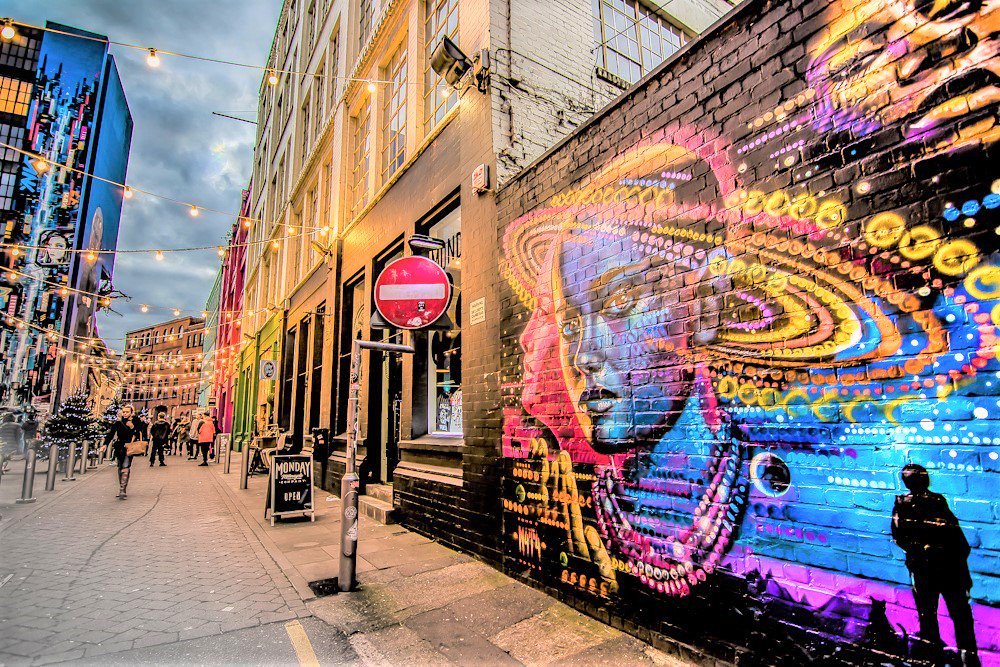 digbethestate's tweet photo. Come & explore our range of office space & join #Birmingham's thriving creative community! https://t.co/NbxUiVERGn #BrumHour #DigitalDigbeth https://t.co/5HYifENbLW