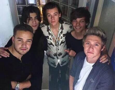 1DChileUpdates's tweet photo. "Estaré con ustedes hasta que al último le falle la voz."
😭😭

#7YearsOfOneDirection https://t.co/TIUidZfu6O