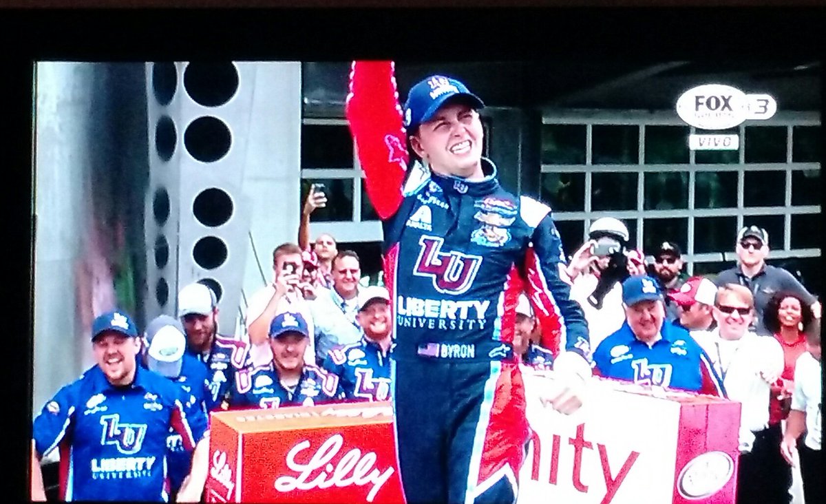 rodriguezspedy's tweet photo. #nascarxfox por suerte ayer en Xfinity pudimos ver los protocolos y estaban los mejore @jccasco y @elpatogalindo https://t.co/N72sy9SWD4