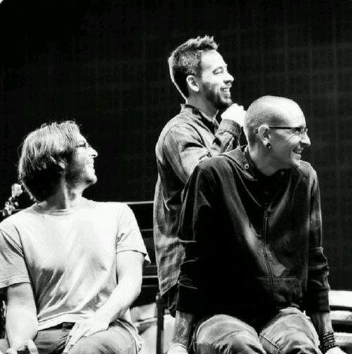 trappedtitled's tweet photo. look at this smiling angel 
#RIPChester https://t.co/RHnBh0ehqb