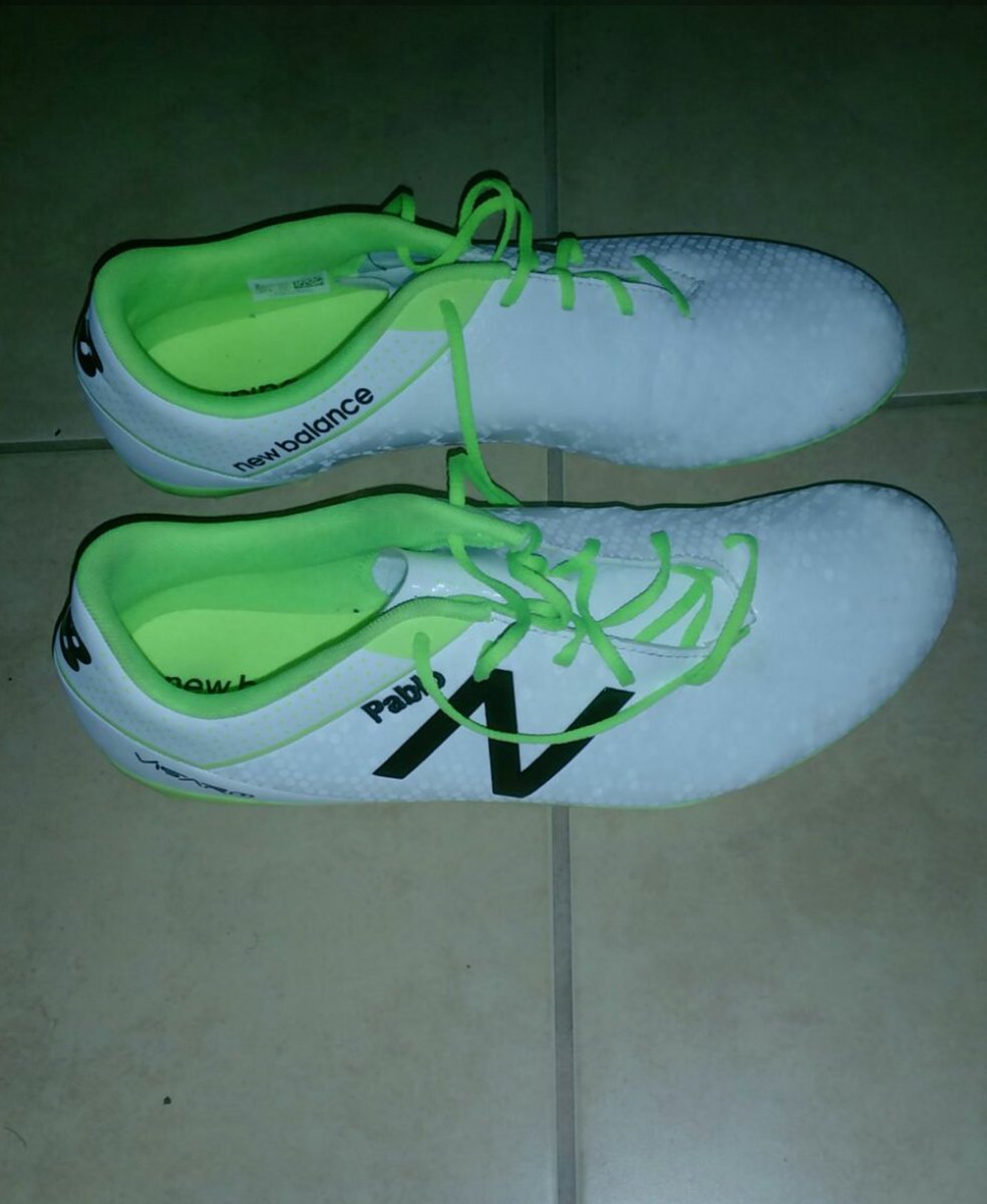 pabloSR_4's tweet photo. Deseando calzarme las NB para volver a la competicion. Quiero formar parte del equipo @NBFootballES @newbalanceES #NBBlackoutSquadES https://t.co/fqpG65QGOS