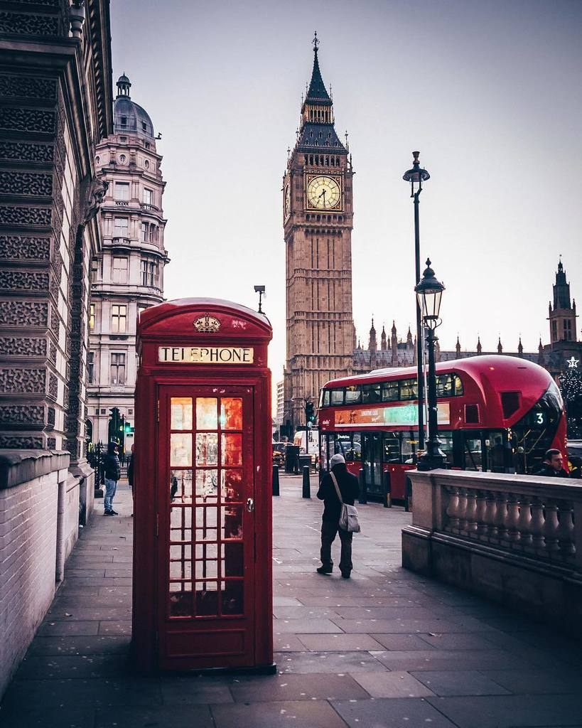 alanisko's tweet photo. London icons π¬π§πππΌββοΈ#thisisLondon #london #BigBen #phoneboot #travel #agameoftones #sundayben #red #doubledecker β¦ https://t.co/jHf7yzDHUH https://t.co/XqYoiytuEm