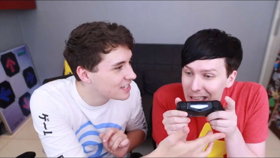 dnxphl's tweet photo. That was a really intense video that made my day😂🙈 {EXTREME SWEARING, EVEN FROM PHIL} #danandphil #danhowel #phillester https://t.co/YjG8JCliGK