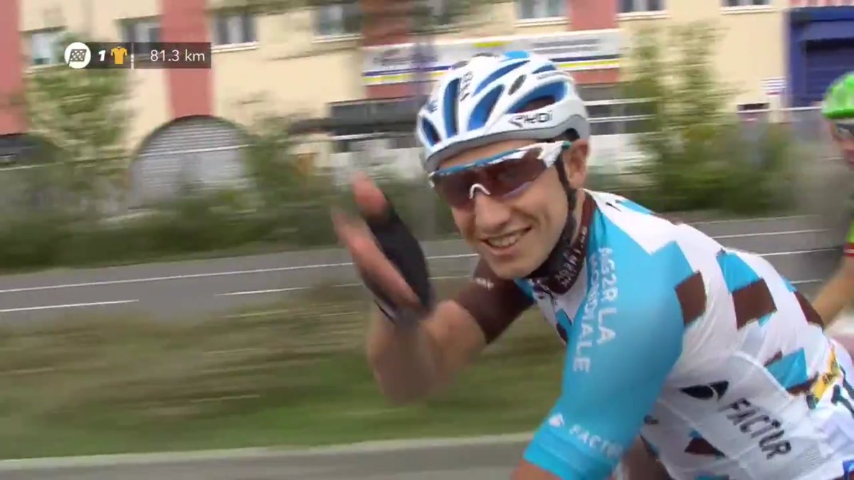 icibreizhizel's tweet photo. <3! Le #Breton Cyril Gautier demande sa compagne en #mariage en pleine étape du #TDF2017 !
#love #Mignon 
#FBsport 
https://t.co/9sKJc6FFWL https://t.co/A9yWWkvspR