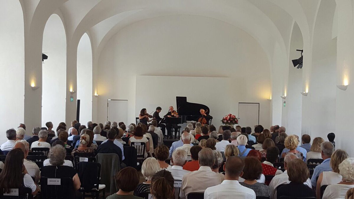 EszterHaffner's tweet photo. #lederleitner #walpersdorf #franzbartolomey #thomasselditz #christopherhimterhuber #brahms #johannesbrahms https://t.co/fOS5dEELpu