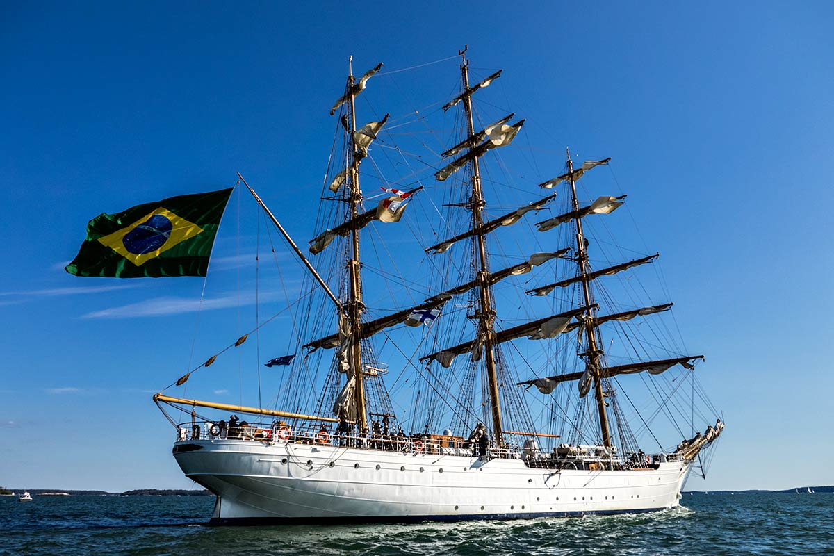 SailinFinland's tweet photo. #TallShipsRaces Parade of Masts leaving Turku :-) Cisne Branco, Statsraad Lehmkuhl, Sørlandet, Dar Młodzieży https://t.co/cSUluhGzXt
