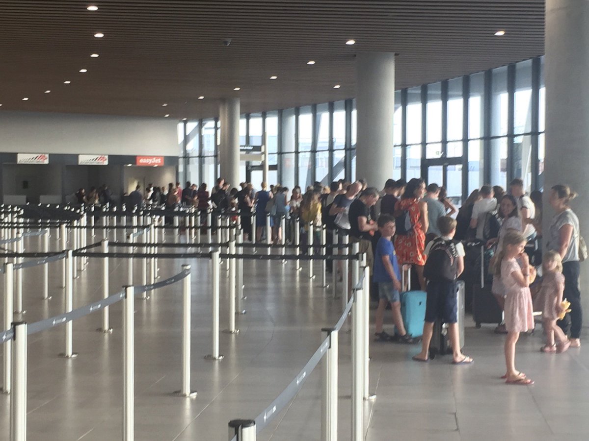 stephepa's tweet photo. @easyjet worse service in the world -EZY8418 cancelled-stranded in Lyon airport with 3 kids -no flights until Tues! https://t.co/G58L1kW0aD