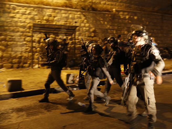 zazoomblog's tweet image. Israele arresta 29 membri di Hamas Il Papa «Ci sia moderazione e dialogo» #Israele #arresta #29 #membri #di ... dlvr.it/PXtxXf