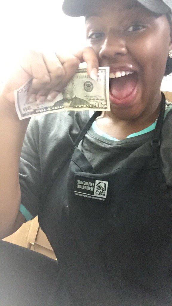 Ta_Tiiii's tweet photo. Happy and blessed to say that I got a $50 tip today at work! It pays to be nice.... literally #tacobelllife https://t.co/e8ERKVfPE6