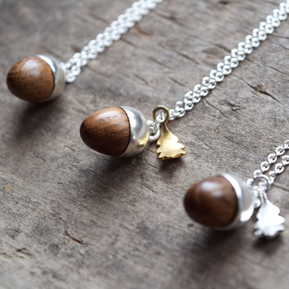 lewesmapstore's tweet photo. Acorn pendant #handcrafted in #Lewes from sterling silver and hand-turned oak.
https://t.co/Z6ANZ7nI2x
#HandmadeHour @HandmadeHour https://t.co/OGC5dAnX4X