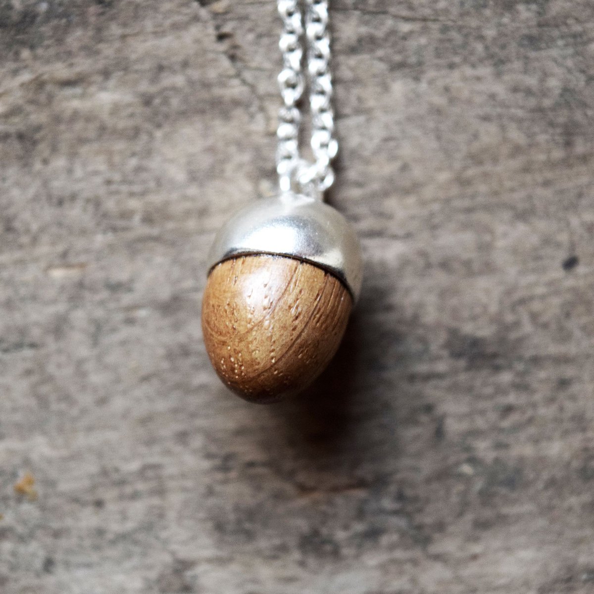 lewesmapstore's tweet photo. Acorn pendant #handcrafted in #Lewes from sterling silver and hand-turned oak.
https://t.co/Z6ANZ7nI2x
#HandmadeHour @HandmadeHour https://t.co/OGC5dAnX4X