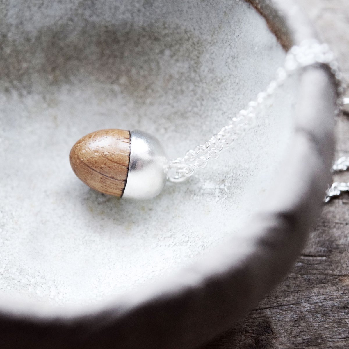 lewesmapstore's tweet photo. Acorn pendant #handcrafted in #Lewes from sterling silver and hand-turned oak.
https://t.co/Z6ANZ7nI2x
#HandmadeHour @HandmadeHour https://t.co/OGC5dAnX4X