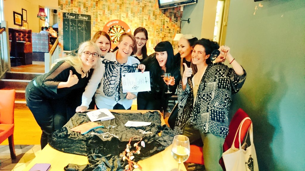 msromany's tweet photo. #deathmaidenconf #HugGareth https://t.co/MMqXMu6Bj1