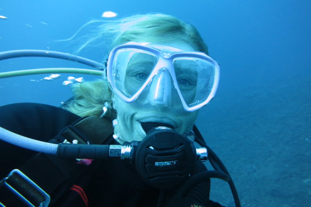 emmaneal2's tweet photo. Fabulous holiday with these guys @trev_neal @bryony_west @NZ_Westie. Diving, drinking, and laughs #holibobs https://t.co/HVn9VxGL6L