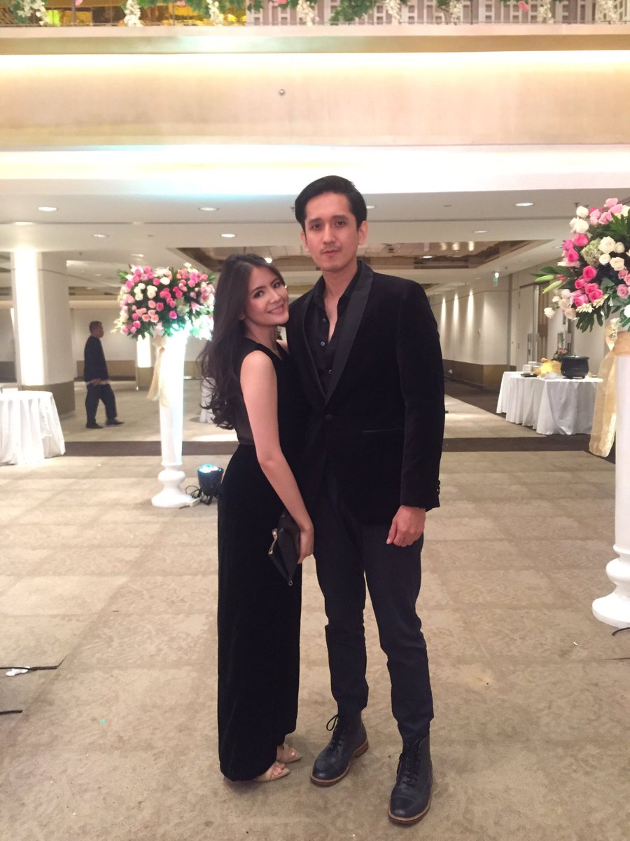 sonyapandr's tweet photo. Happy wedding stella! https://t.co/rdmihpgrEv