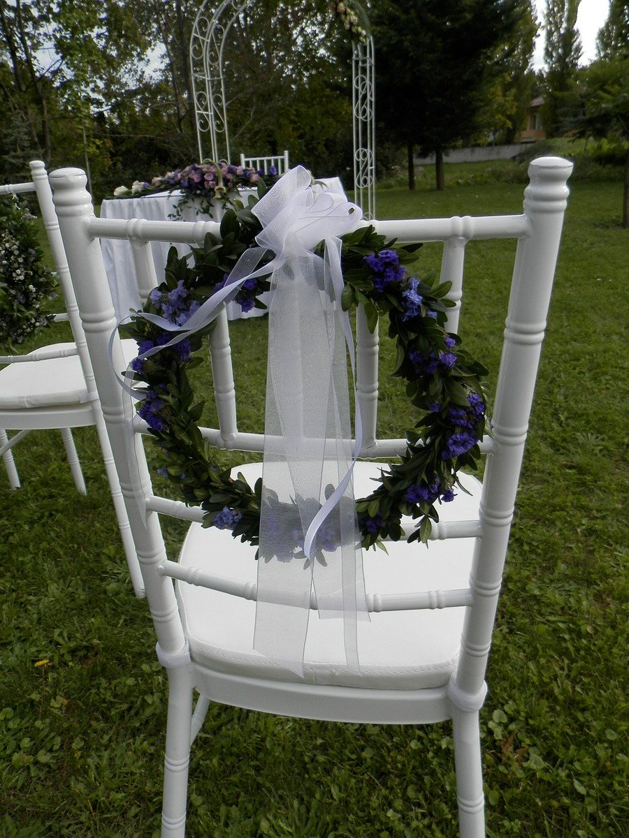 Quiendijoboda's tweet photo. ¿Y si colocas las sillas de los invitados en círculo en la #ceremonia de #boda? Os verán todos y la idea es de lo más original. #ideasQdB https://t.co/7YaPXz3meC