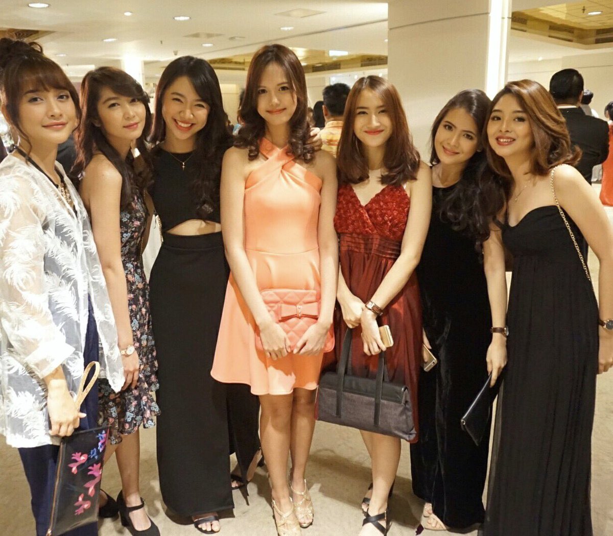 sonyapandr's tweet photo. Memori malam ini. So glad to see each other again ❤️ https://t.co/KiPqDzN3mS