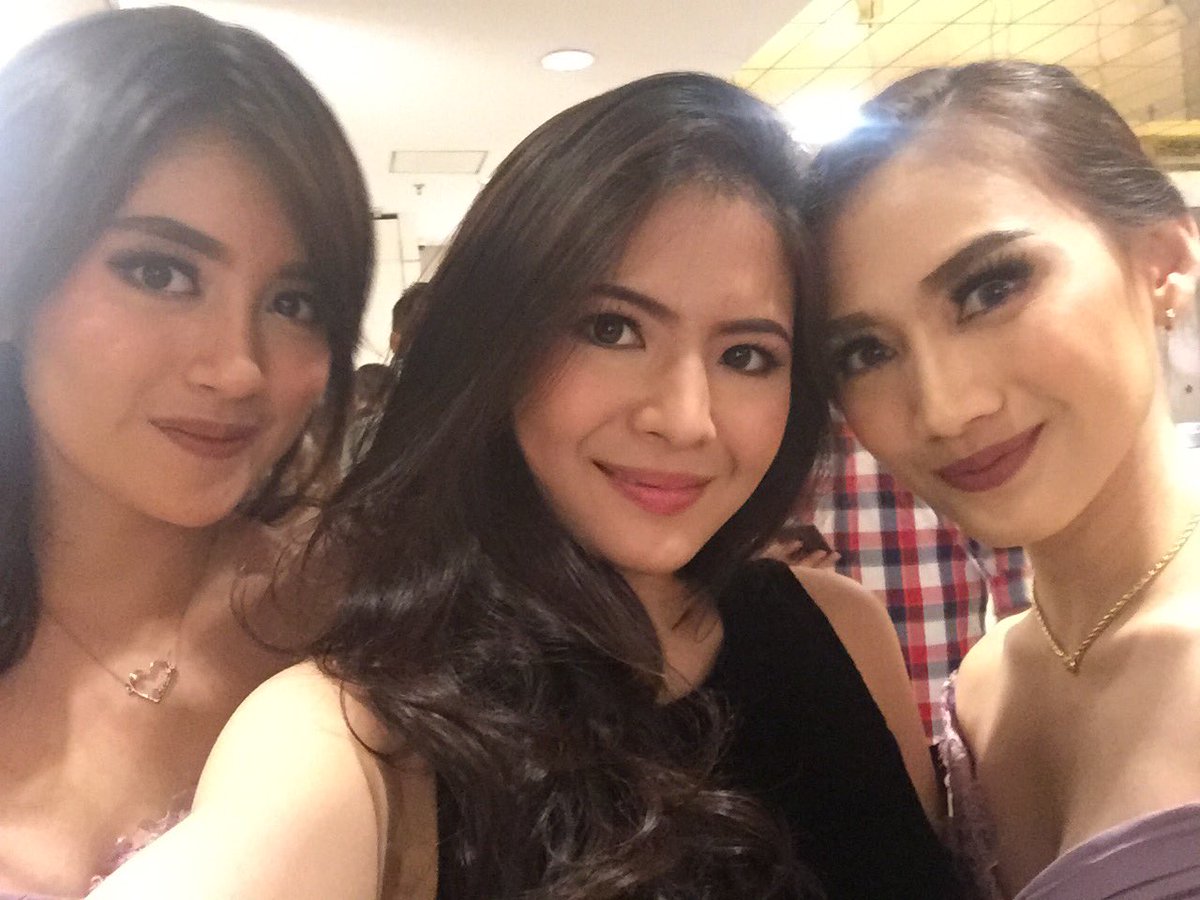 sonyapandr's tweet photo. Memori malam ini. So glad to see each other again ❤️ https://t.co/KiPqDzN3mS