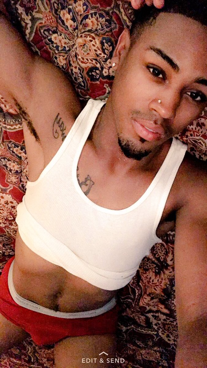 __Chrisstian__'s tweet photo. ๐คท๐ฝโโ๏ธ๐๐ #WhereBae ๐ https://t.co/Sly1952cED