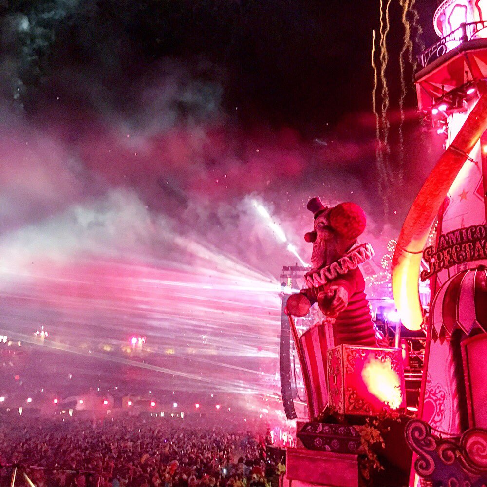 DettacheePresse's tweet photo. Meilleur festival du monde: JE VALIDE !!!! 😳👉🏻testé & approuvé ! #HouseofMask 💀 #Cubanisto #Tomorrowland https://t.co/SZc79muGVS