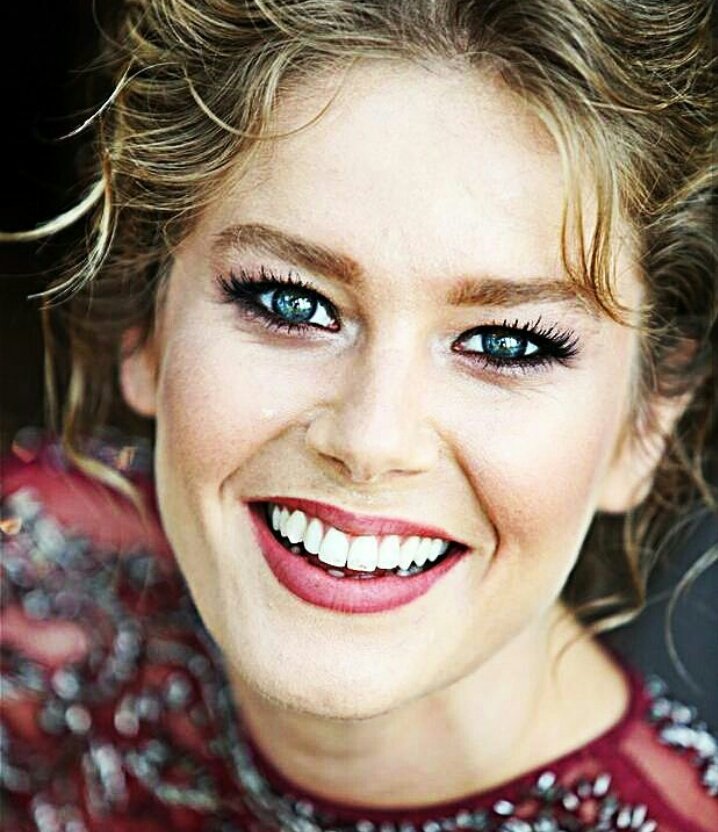 poncikela's tweet photo. I nominate #BurcuBiricik from Turkey #Themosthandsomefaces2017 @tccandler @burcu_biricik  #tccandler2017 https://t.co/AflJcD0JwF