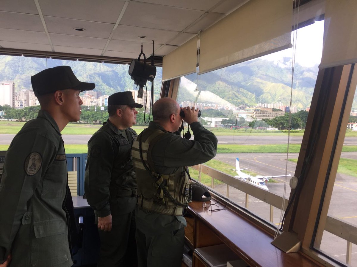 JuanTeixeiraD's tweet image. @cmdtecodai supervisa despliegue especial para el #planrepublica del @CODAI_FANB en Torres de control de bases militares. #FANB
