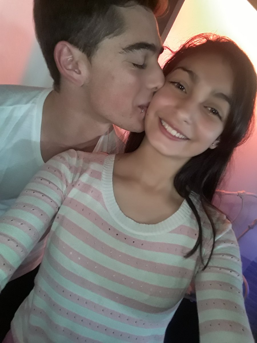 biancaiox100pr1's tweet photo. Somos nosotras Con el mas lindo del mundo mundia @estefiberardi @sergiocelli
#Cellardi
#Fergio TE AMAMOS SER!😍😍❤
ME TENTE CON LAS FOTOS!😍 https://t.co/aOMm1Sjsqq