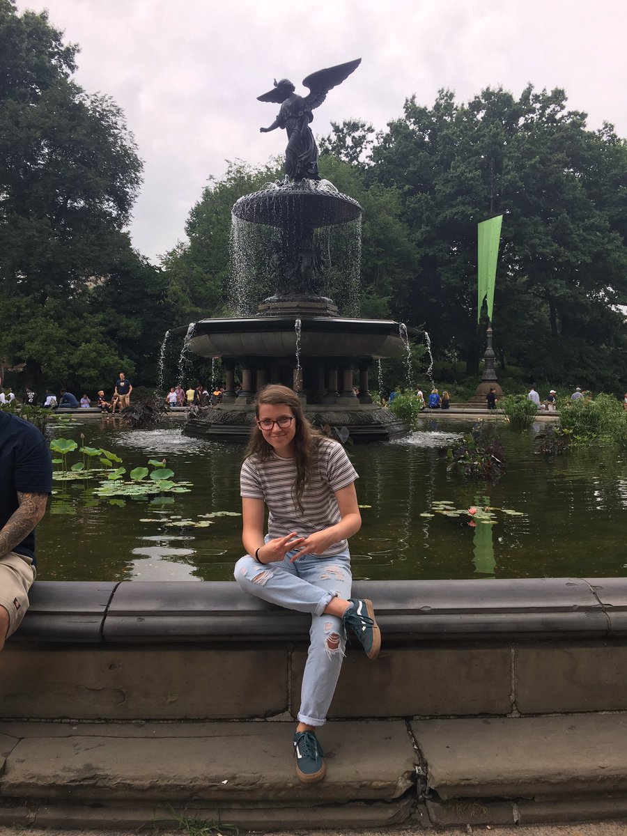kootalin's tweet photo. when in new york... @h3h3productions @HilaKleinH3 #vapenaysh https://t.co/iFXTXwt0Qj