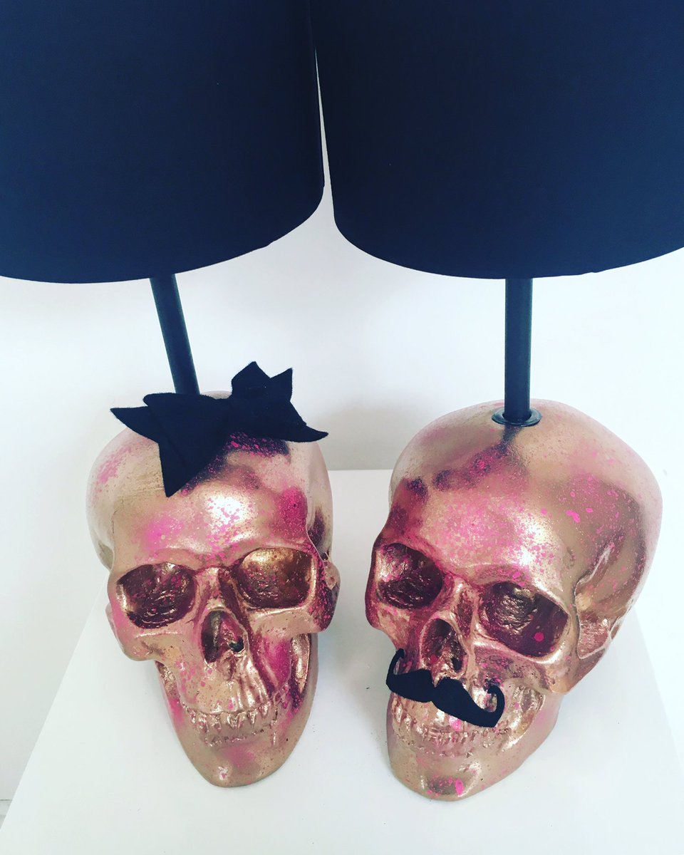 HausofSkulls's tweet photo. Mr and Mrs Skull Lamps in Gold with Neon Pink Splatters 💀💗💀 https://t.co/mj8NPD8qsE #skulls #london https://t.co/2Vn66itlF3