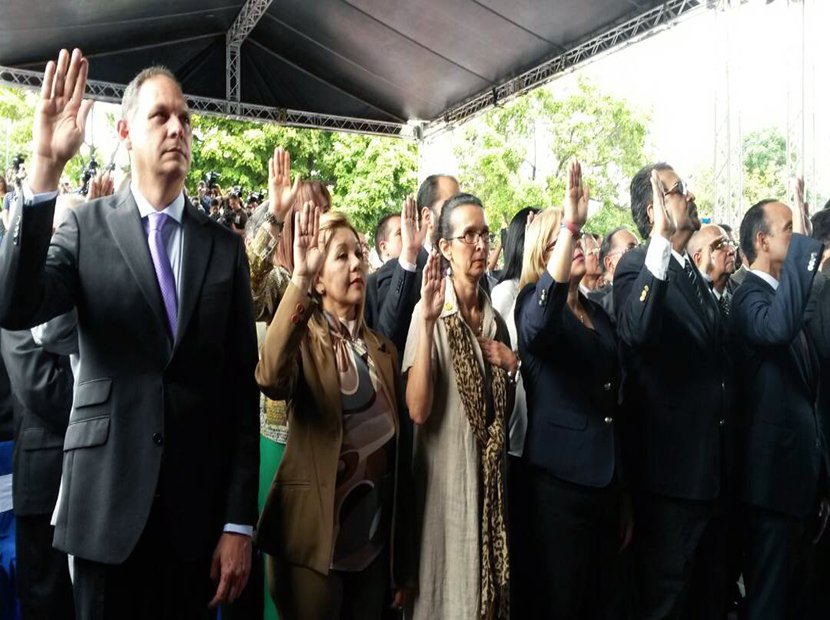 El_Cooperante's tweet photo. “Irán presos uno por uno”: Maduro amenazó con cárcel a nuevos magistrados del TSJ https://t.co/HqbZey48mb https://t.co/BFvY7ODqwr