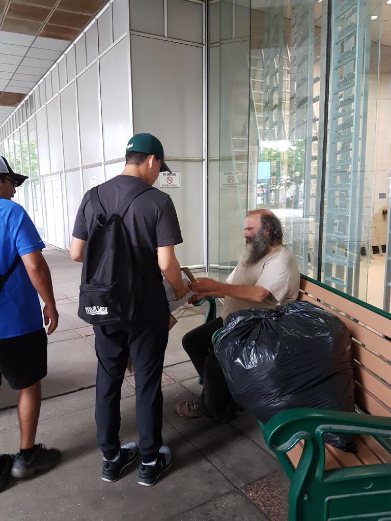 teamsasknaig's tweet photo. Denni Kantel u17 baseball feeding the needy in downtown Toronto. https://t.co/elbsihZzw5