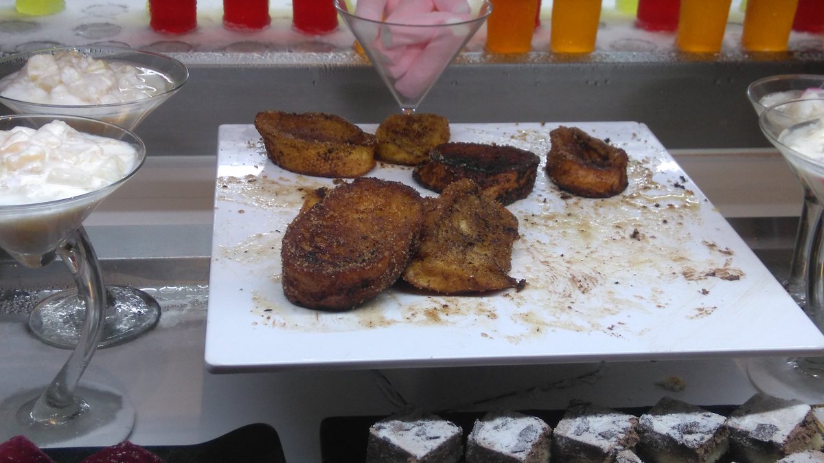 rcdyson88's tweet photo. @aluahotels There was a new dessert the other night. French toast with honey. Looks appetising doesn't it? #aluasoulibiza #rubbishfood #dontstayhere https://t.co/9jHbpzuFnI